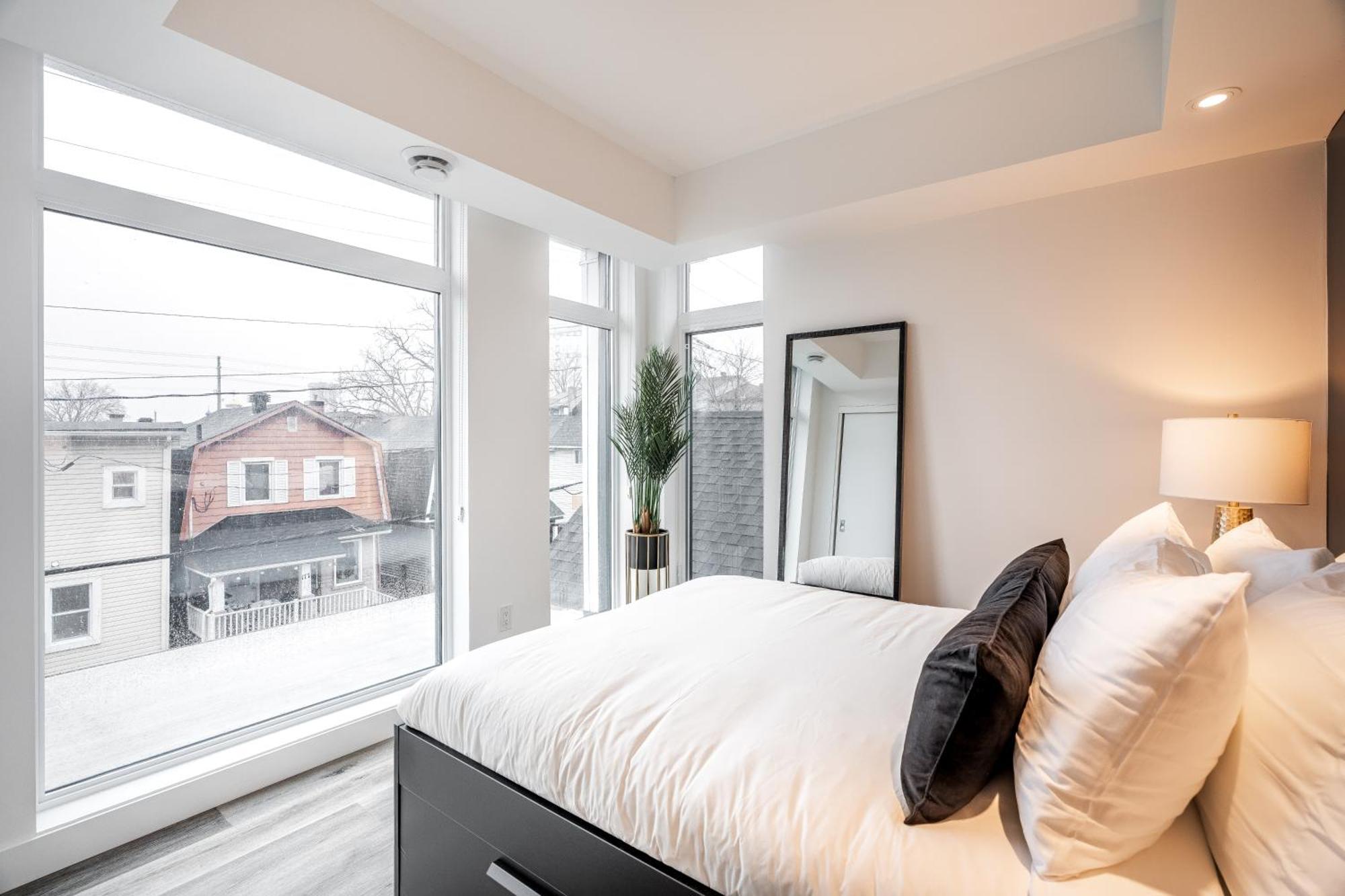 Westview Luxury Suites Оттава Екстер'єр фото